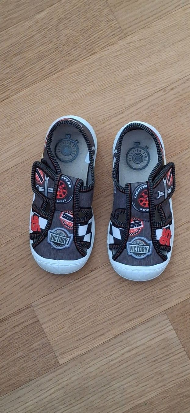 Scarpe per ragazzi: Kinderfinken Gr. 24 – Usato da Rütihof venduto da Teresa18