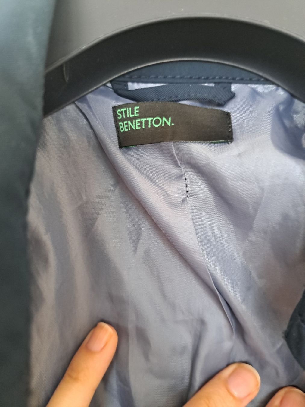 Benetton Cappotti: Benetton Regenmantel blau navy – Usato da Männedorf venduto da eli_y5vn 4