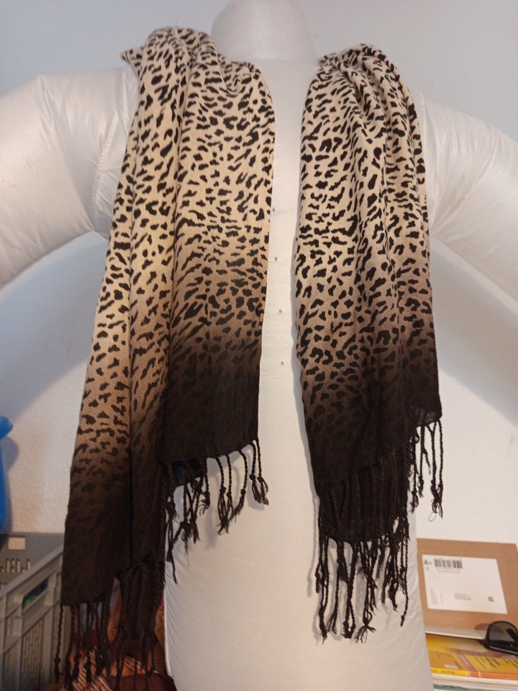 Foulard & Sciarpe: Schöner Leoparden Schal mit Fransen! – Usato da Bassersdorf venduto da alu_ps66