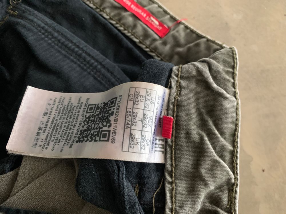 Guess Pantaloni: Pantalon cargo Guess homme taille 29/32, idéal mi-saison – Usato da Versoix venduto da val_t6jc 2