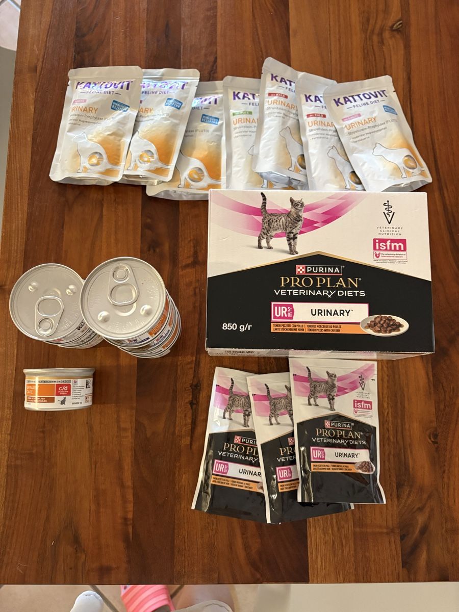 Mangimi: Katzenfutter Urinary Diverse Marken & Sorten neu – Nuovo (secondo la descrizione) da Hombrechtikon venduto da ginettina