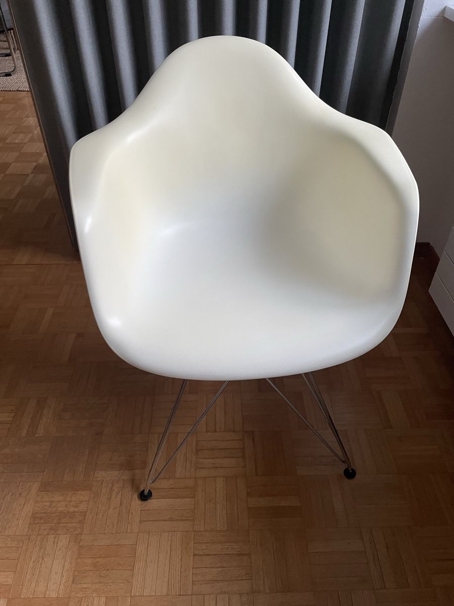 Eames Sedie: 2x Eames Plastic Armchair DAR weiss – Usato da Zürich venduto da Nhpp 3