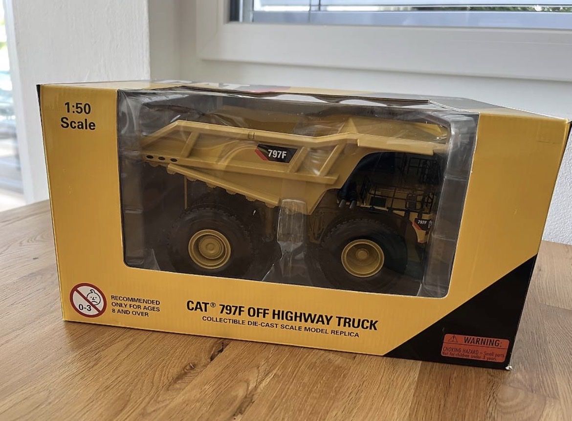 Caterpillar Kit di modellismo & Modellini statici: Cat 797F – Nuovo e nell'imballaggio originale da Tumegl/Tomils venduto da tbottoni