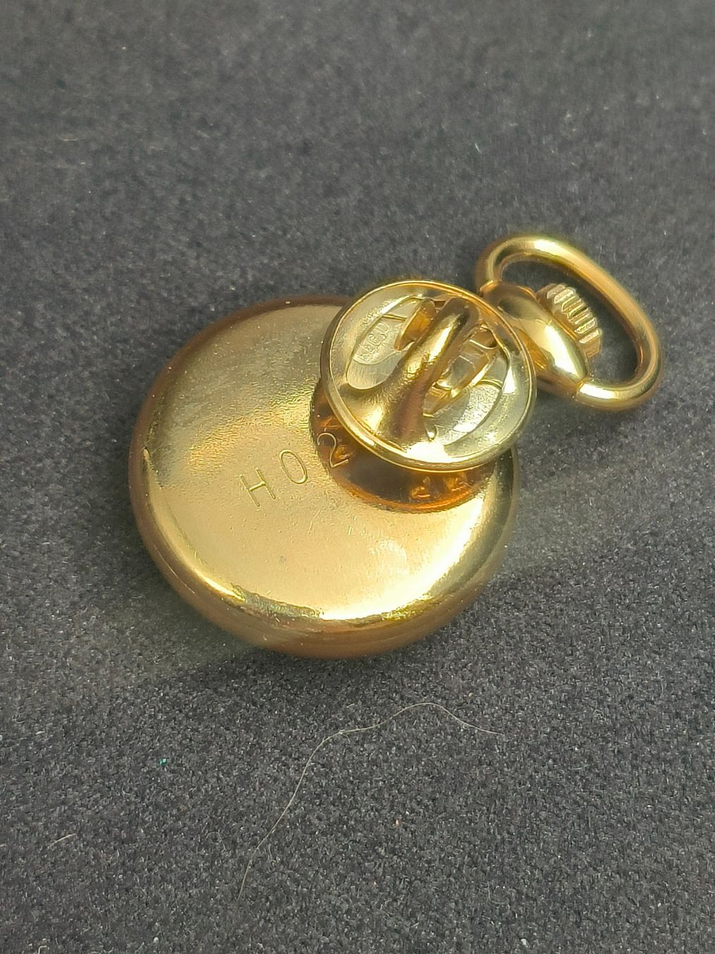 Orologi: Pin's Oly – Usato da La Chaux-de-Fonds venduto da curtitswisswatches 4