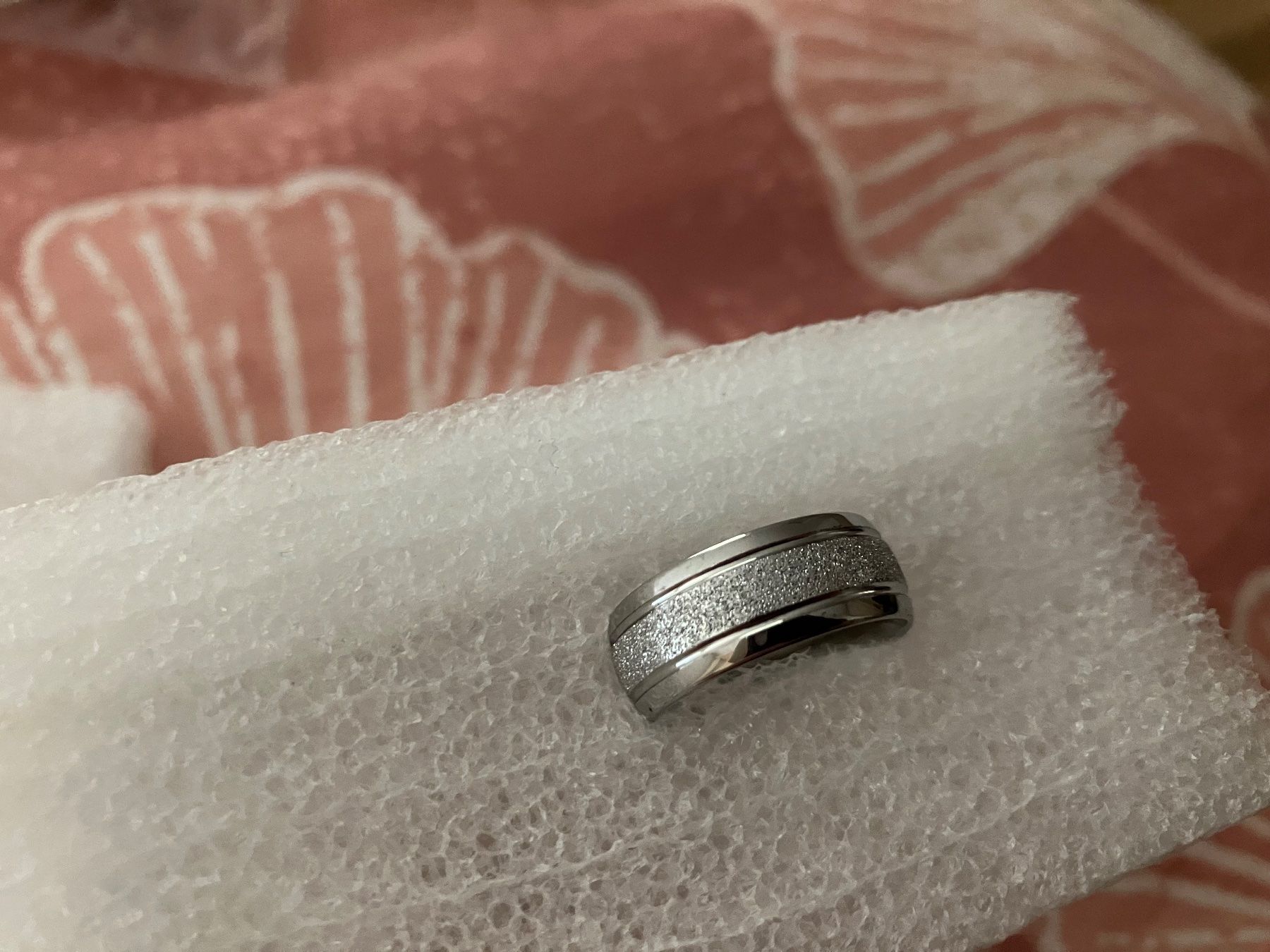 Bagues: Eleganter Modeschmuck Edelstahl Ring 201, mit Mittelmuster – Neuf (Voir description) à Affoltern am Albis par Dlotti 1