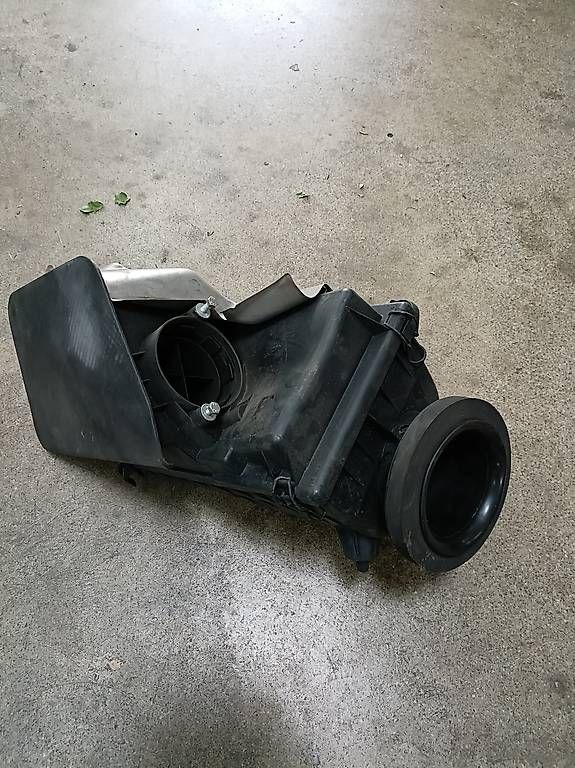 Tutti pezzi di ricambio auto: Audi Porsche Rs2 intake  – Usato da Bironico venduto da aut_v8ks 2