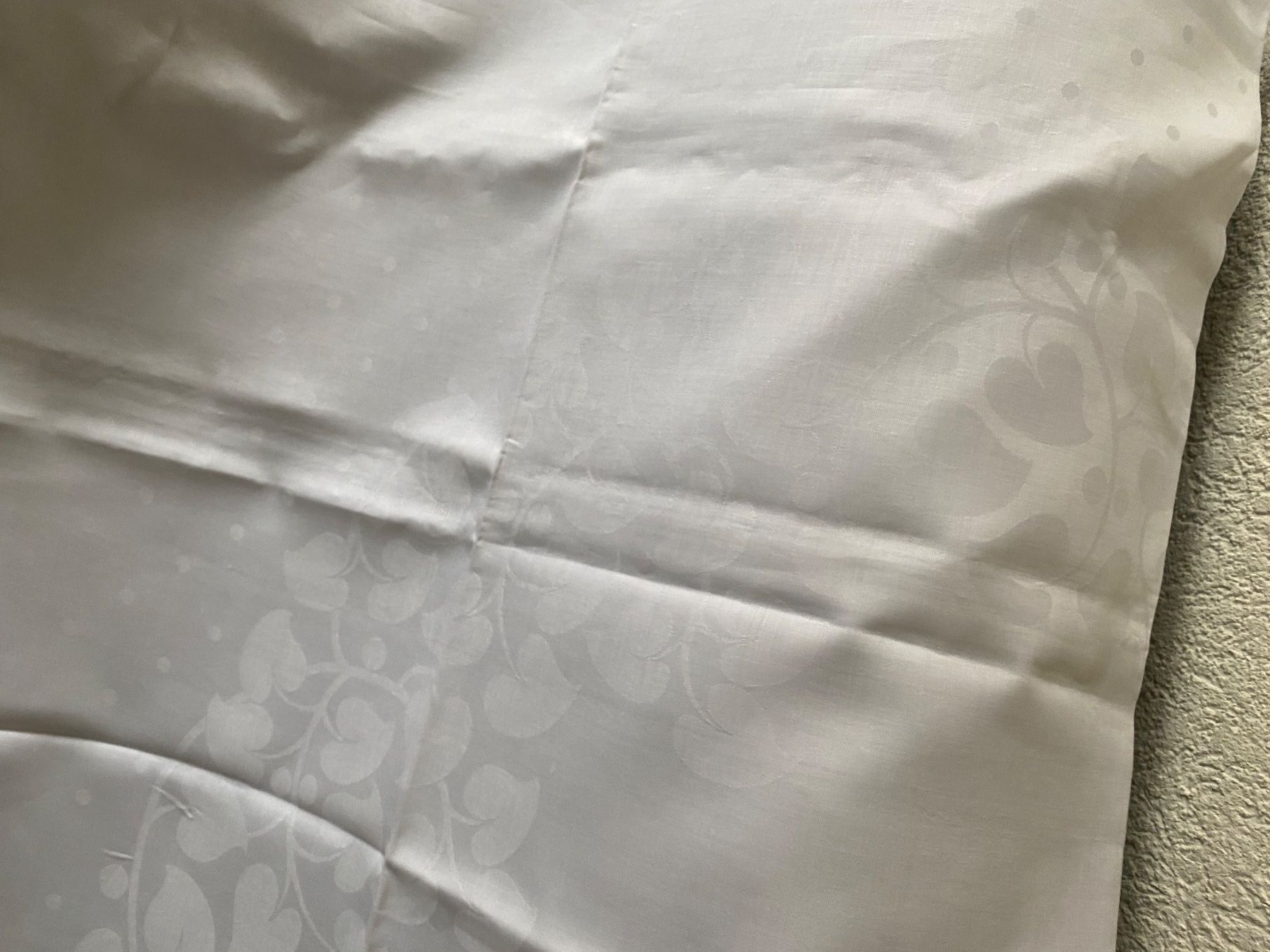 Altra biancheria da tavola: Tischdecke weiss mit Muster  ca  165x160cm – Usato da Allenwinden venduto da Obalu 4