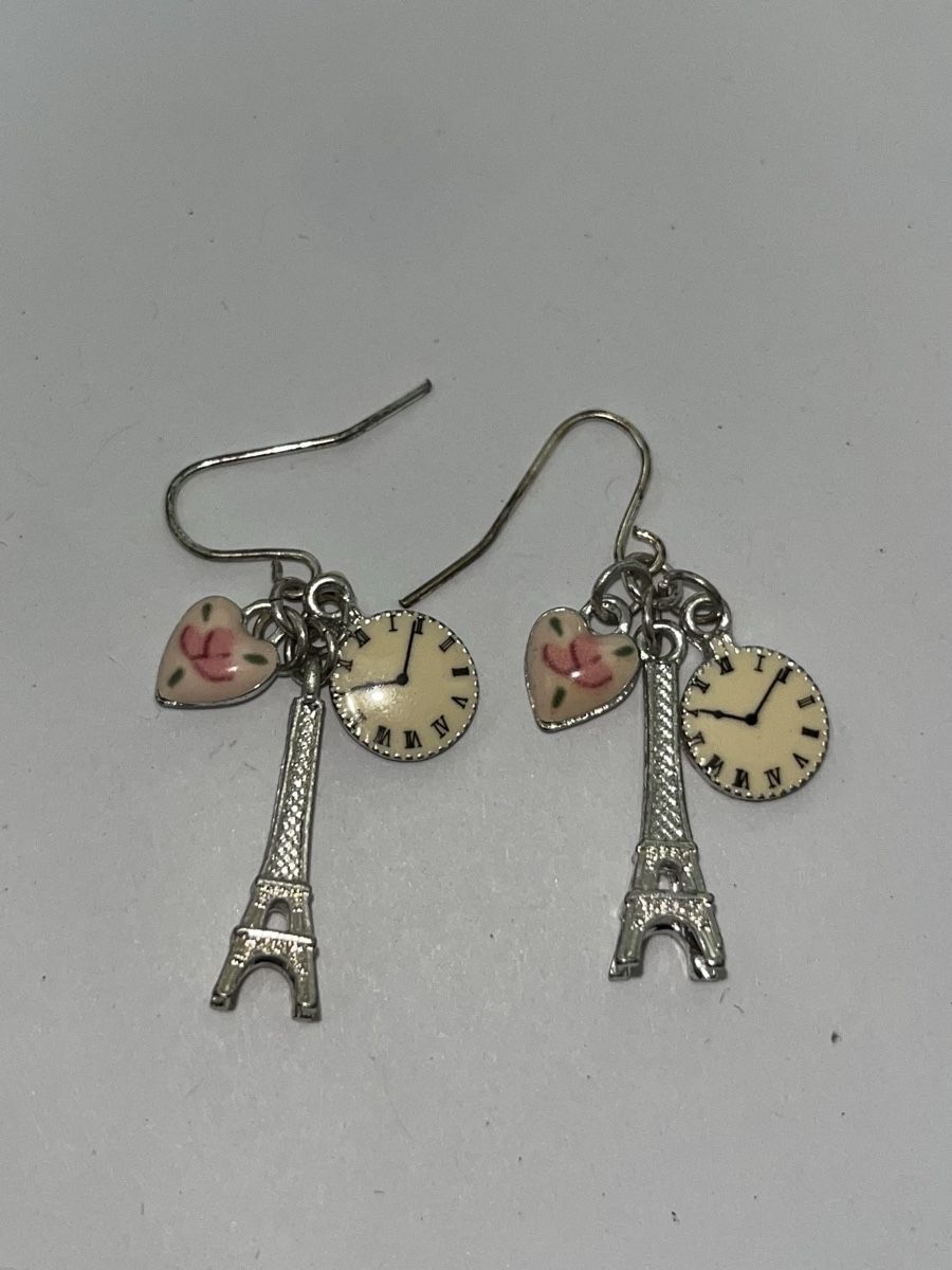 Ohrringe & -stecker: Paire de boucles d'oreilles Tour Eiffel – Neu (gemäss Beschreibung) aus Aigle von sow_m7gm