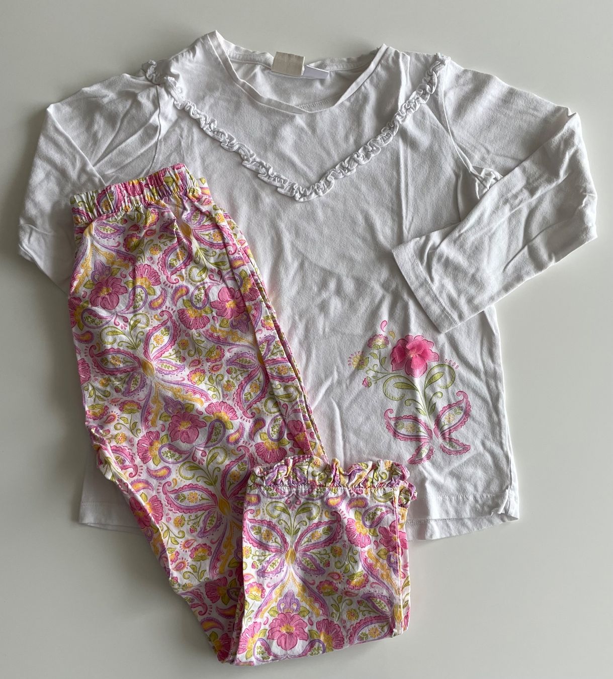 Pyjamas & Ähnliches: Mädchen Pijama von Zara Gr. 128 – Neu (gemäss Beschreibung) aus Schaffhausen von London114