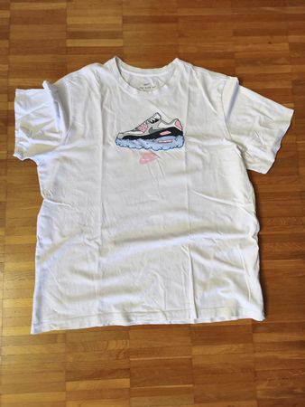 Nike T-Shirt Weiss Grösse XL mit Sneaker Print guter Zustand