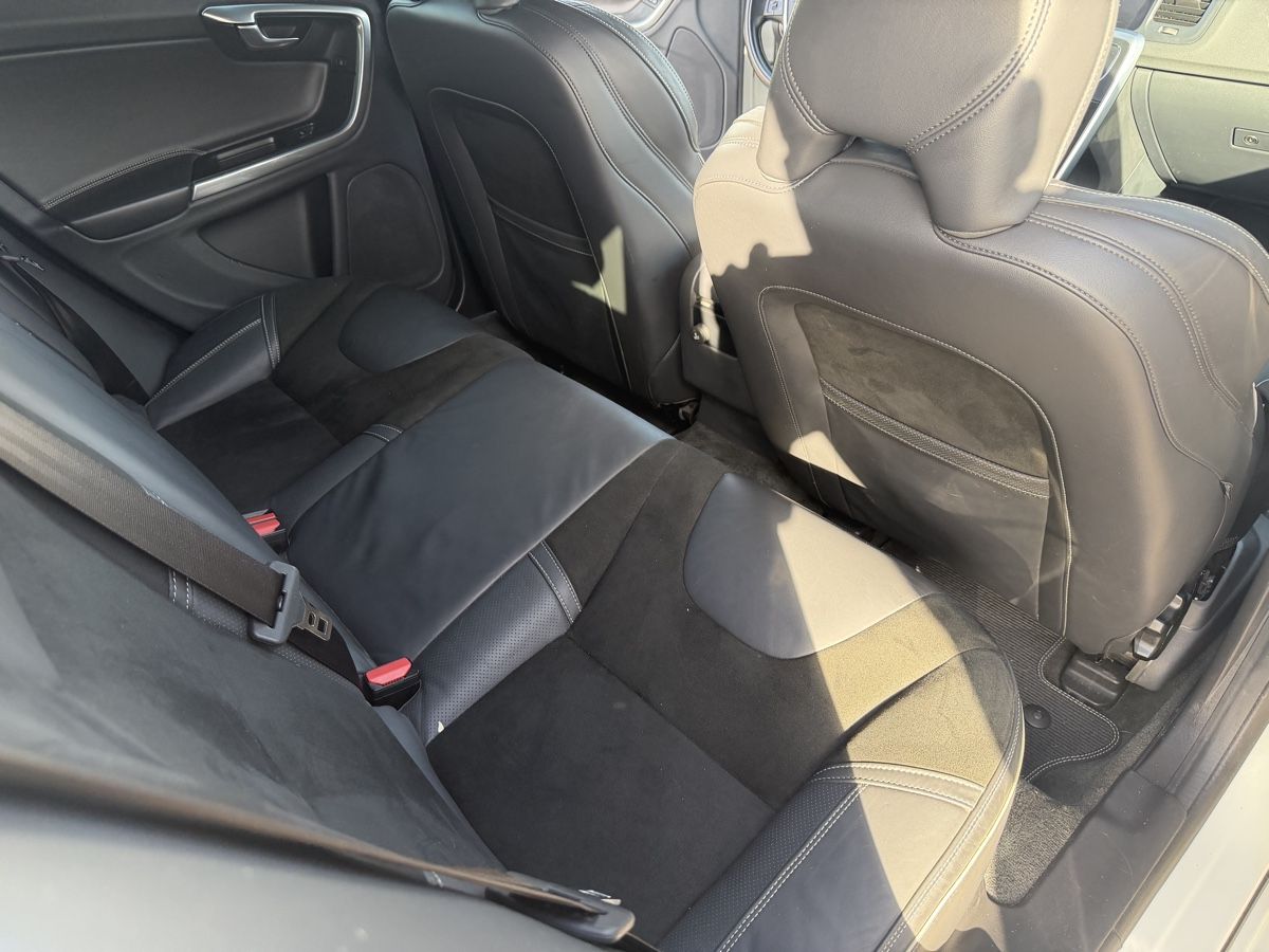 Volvo Automobili: Volvo V60 Twin Engine R-Design – Usato da Oberönz venduto da Xyz90 5