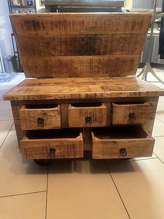 Tische: 2x Couchtisch / Truhe aus Mangoholz im Industrial-Stil – Gebraucht aus Frauenfeld von gbo_wbr9