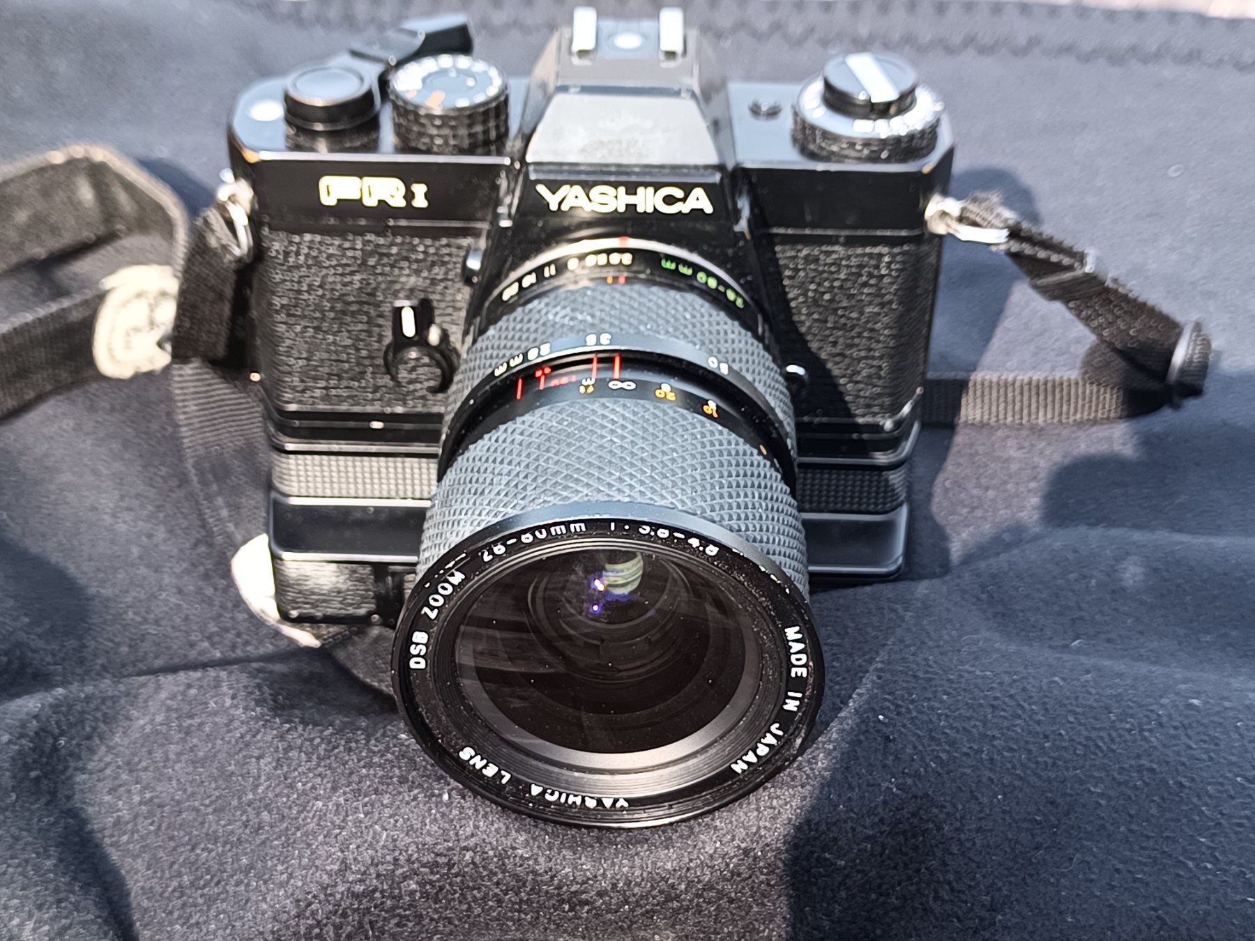 Yashica Fotocamera: Yashica Spiegelreflexkamera defekte – Difettoso da Winterthur venduto da sekkohsam