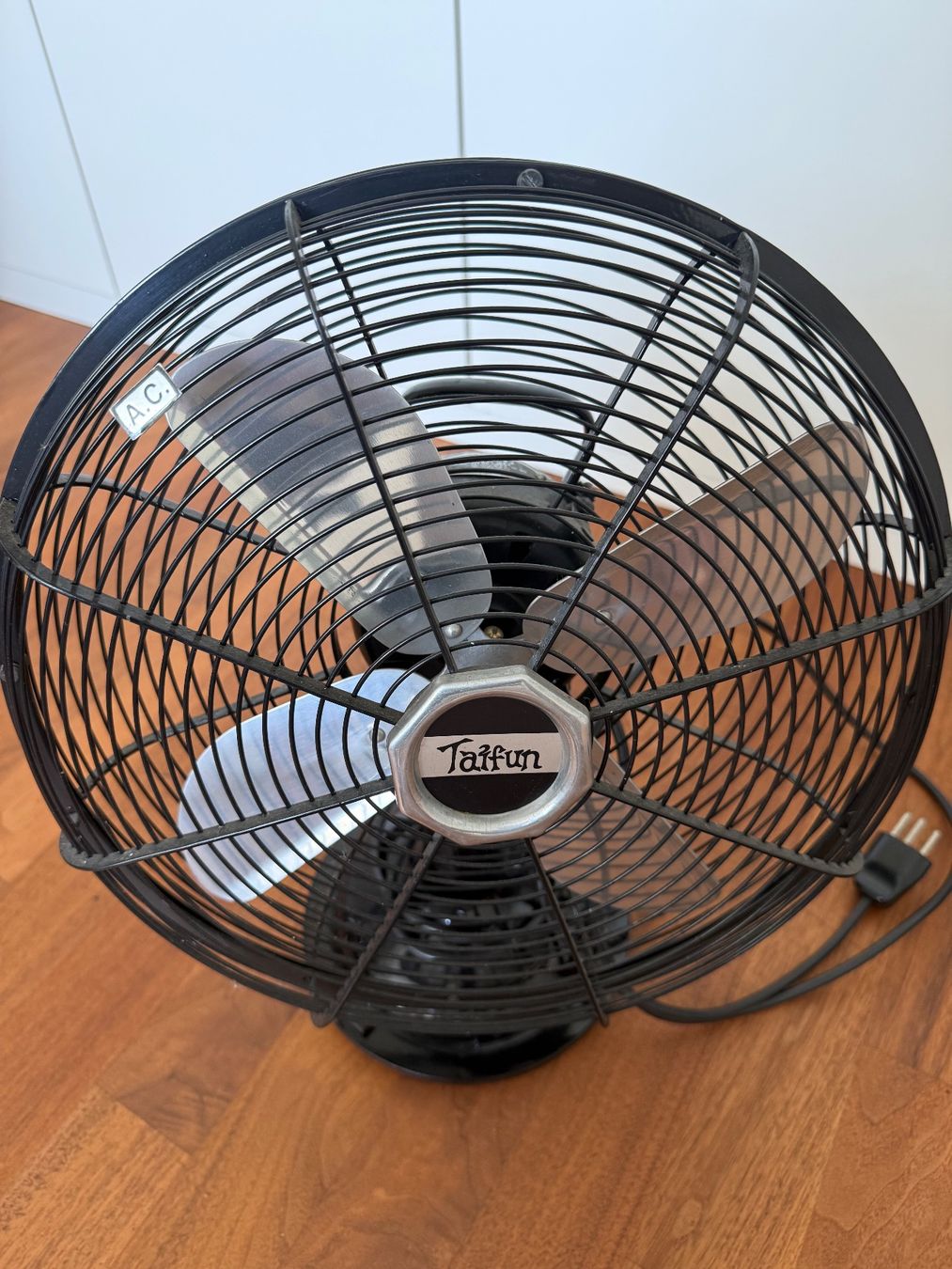 Ikea Ventilateurs: Ventilator IKEA Taifun – Défectueux à Münchenstein par Salettibasel