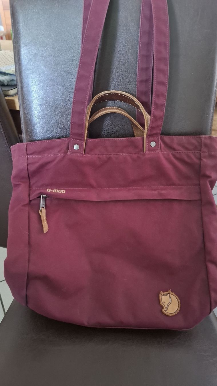 Fjällräven Zaini: Fjällräven Tasche bordeaux – Usato da Wäldi venduto da Fergiu