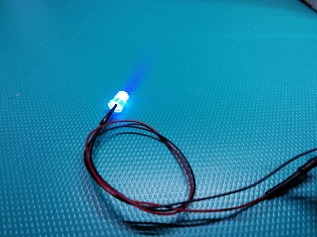 Componenti elettronici: LED 5mm verkabelt, 12V DC, UV – Nuovo (secondo la descrizione) da Luzern venduto da Salefactory 2