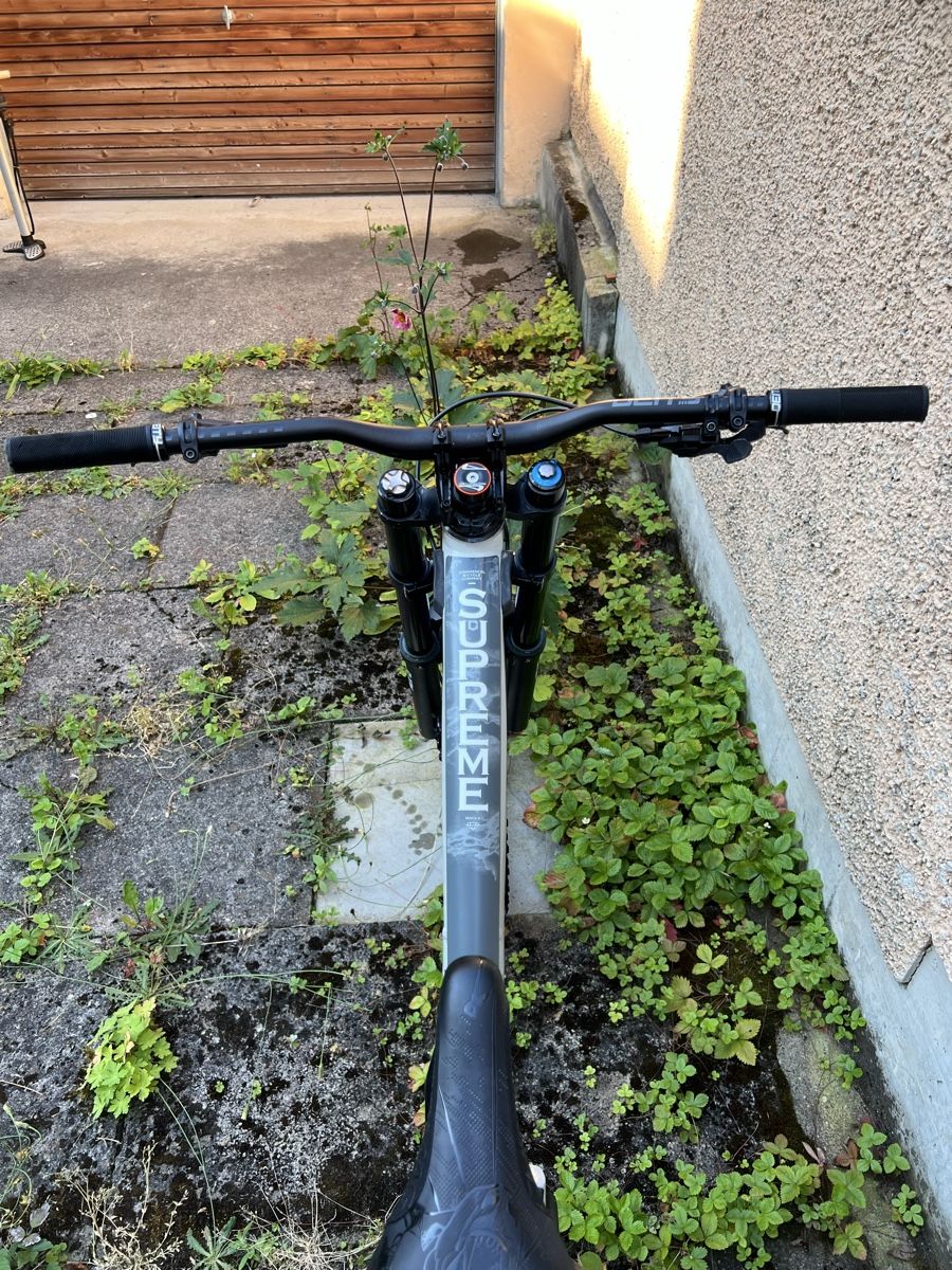 Commencal Biciclette: Commencal Supreme DH V4 – Usato da Winterthur venduto da inlex 5