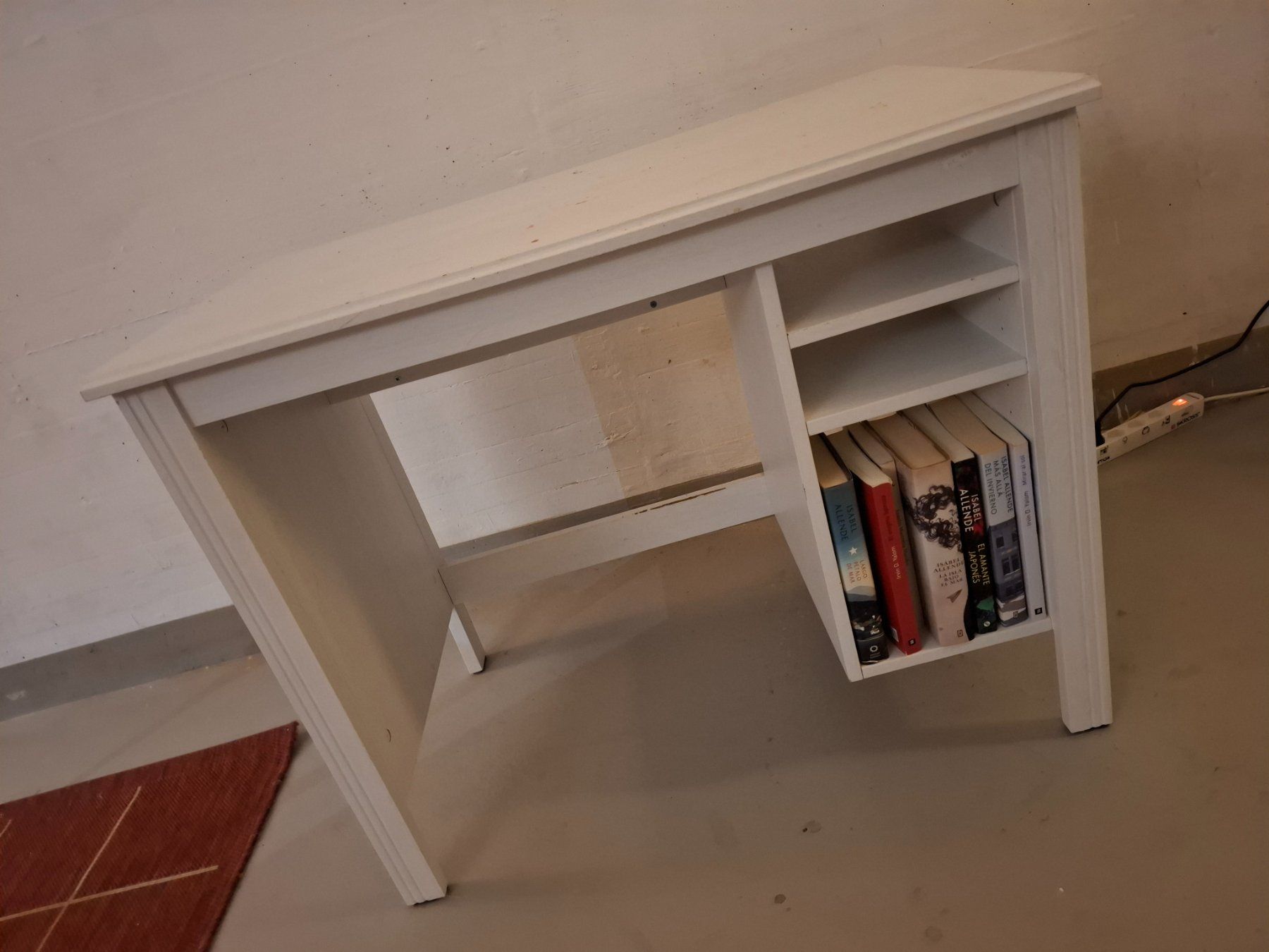 Bureaux: Schreibtisch weiss mit Regal – D'occasion à Adliswil par MrJaggers 1