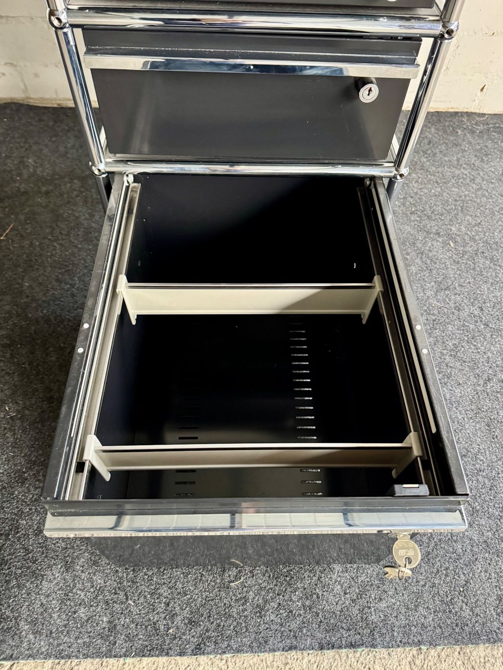 USM Banconi: USM Haller Korpus – Usato da Liestal venduto da Design_Wardrobe 5