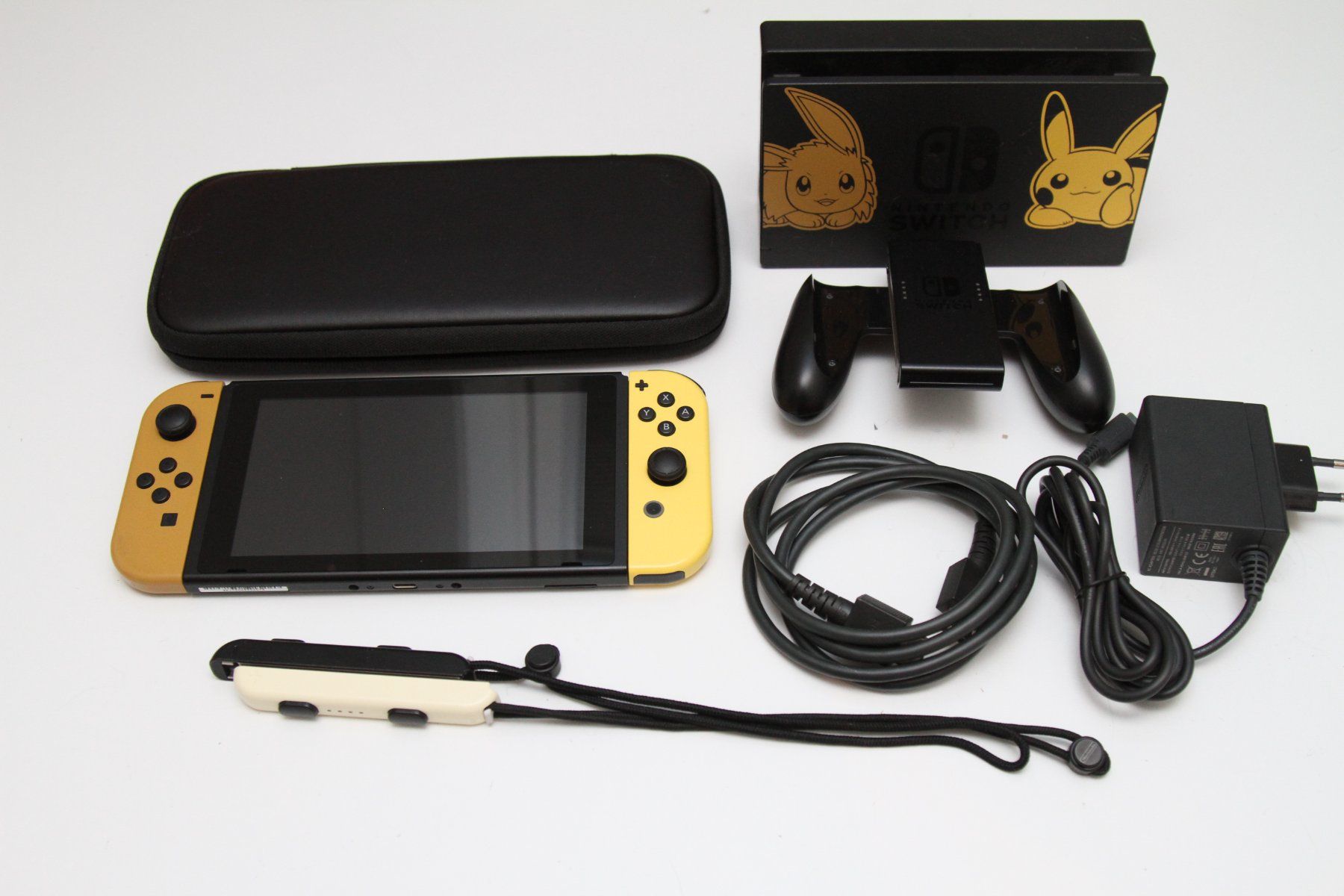 Nintendo Console: Nintendo Switch Pokémon Let's Go Edition – Usato da Basel venduto da camelot99