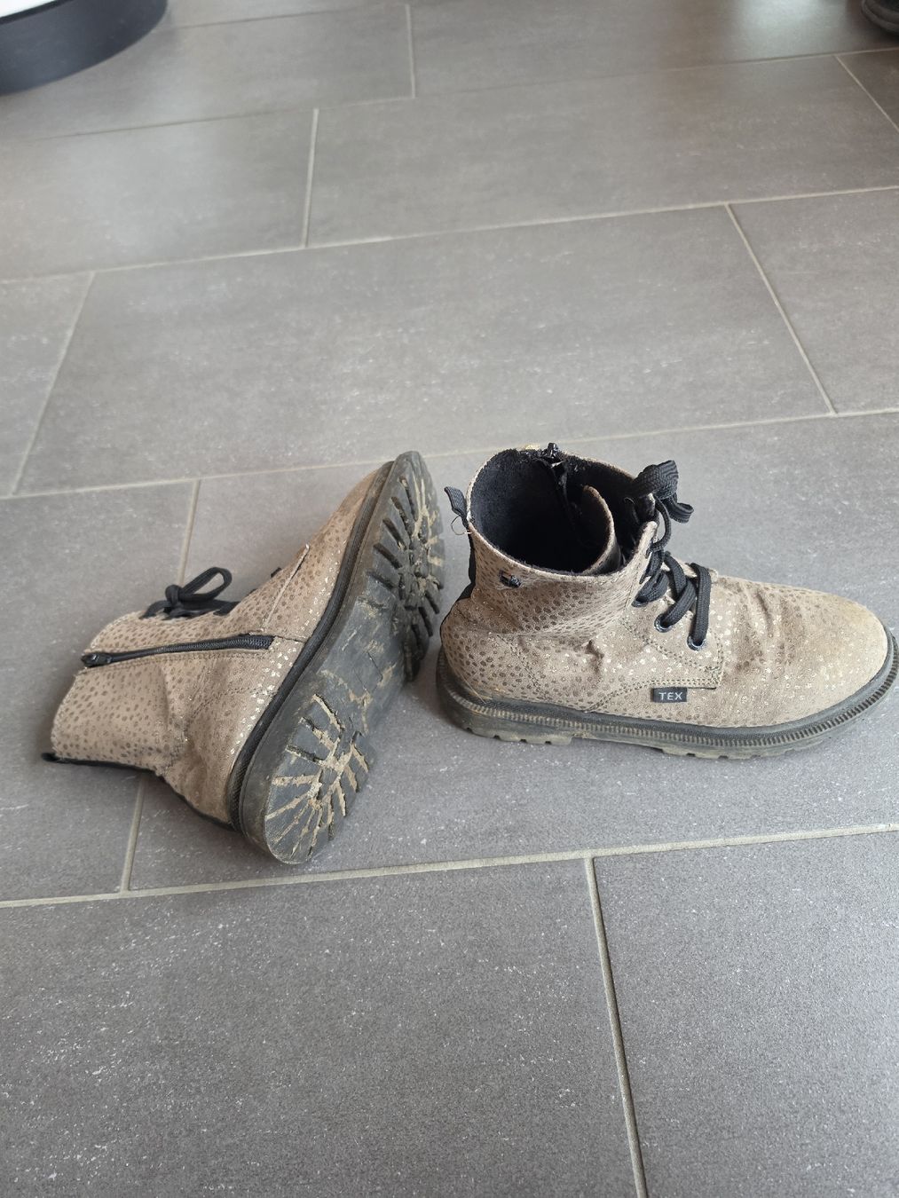 S.Oliver Schuhe für Mädchen: S.Oliver Mädchen Boots beige gemustert Grösse 35 – Gebraucht aus Wolfhalden von CaptivaFL 1