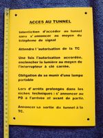 Plaque métal 'ACCES AU TUNNEL'