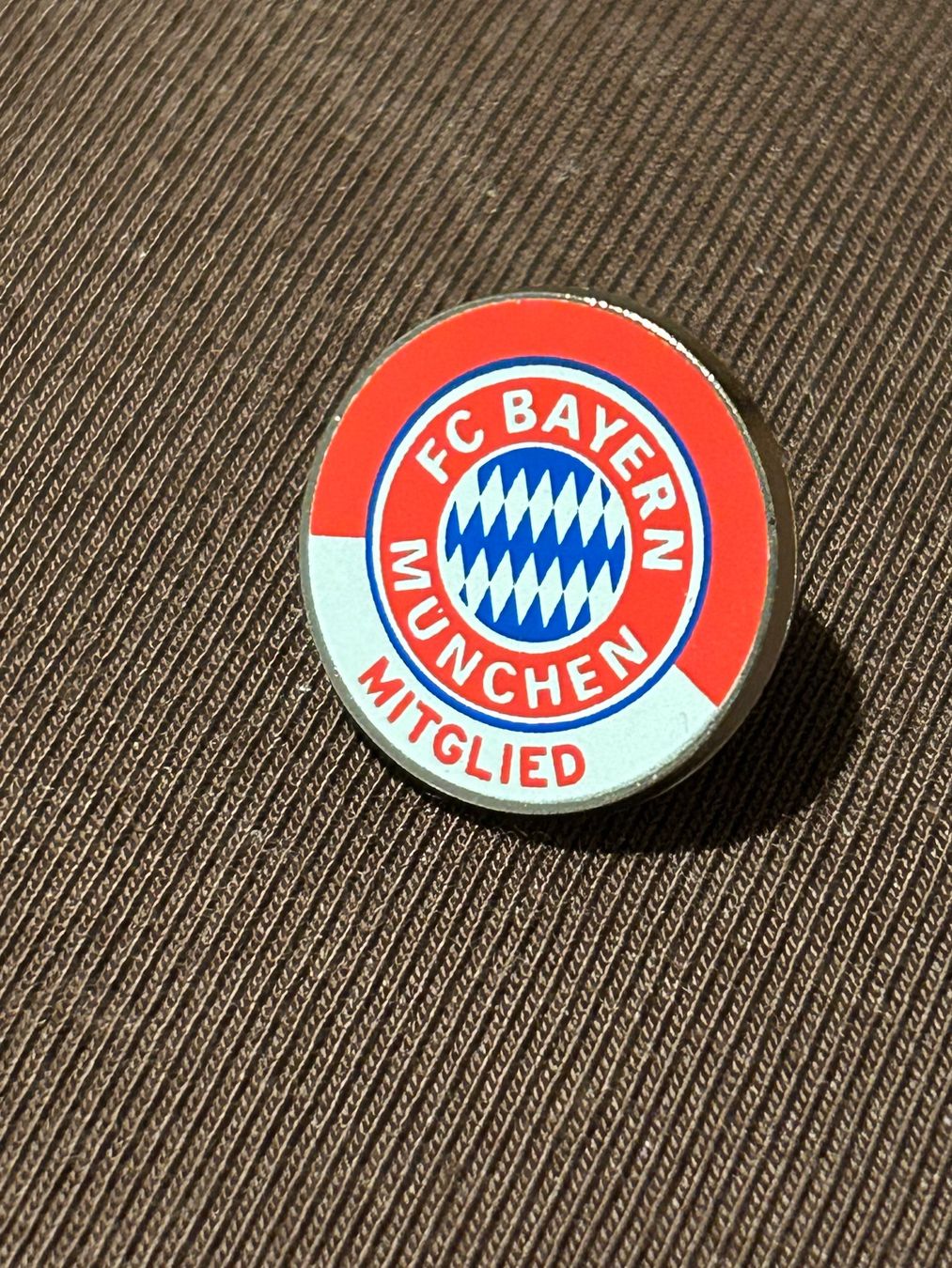 FC Basel Placchette & Badge: FC Bayern München Pin Mitglied – Usato da Schaffhausen venduto da raphael_95