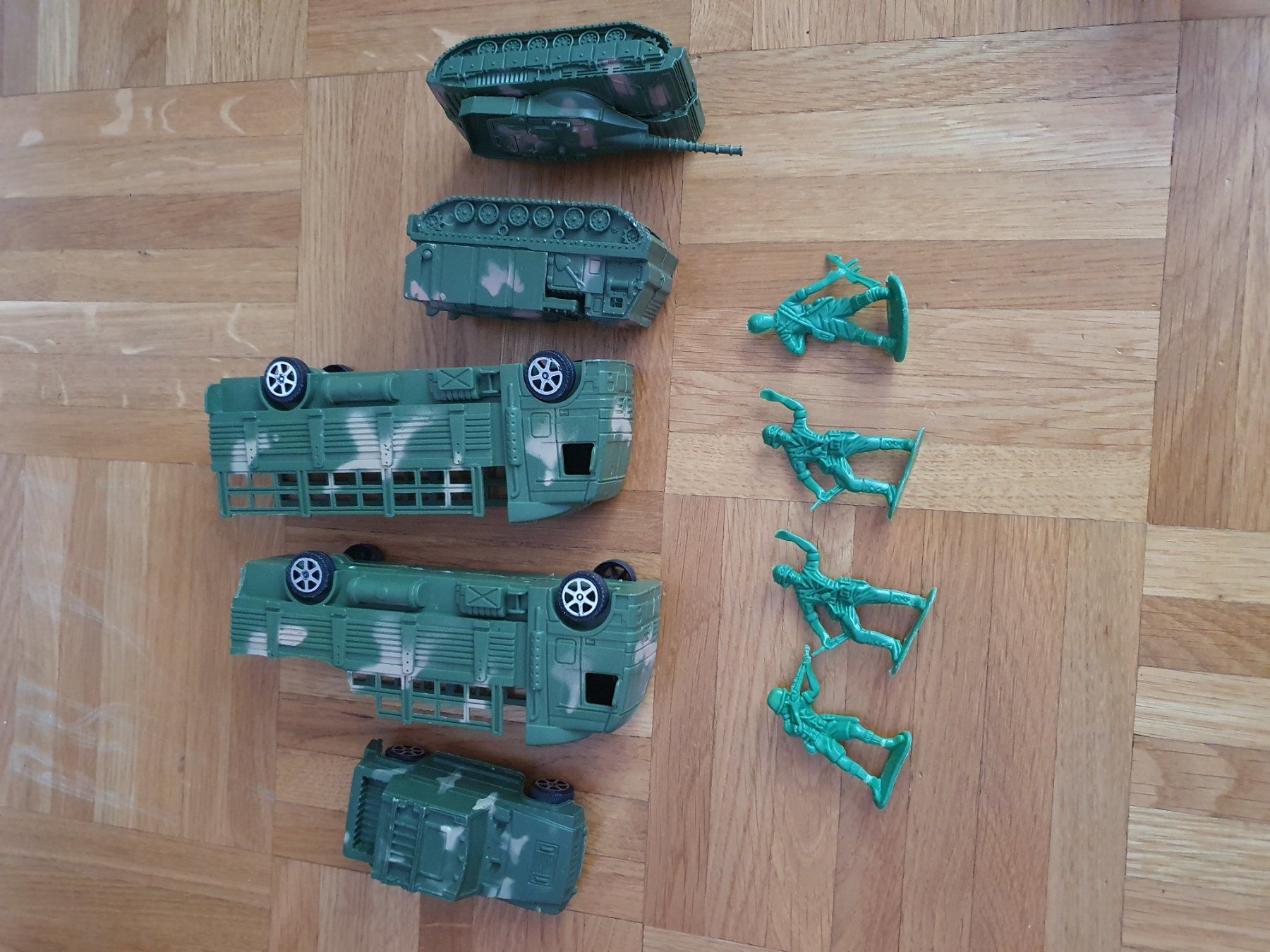 Modellbausätze & Standmodelle: Lot de véhicules militaires – Gebraucht aus Prilly von RoDyRe 3