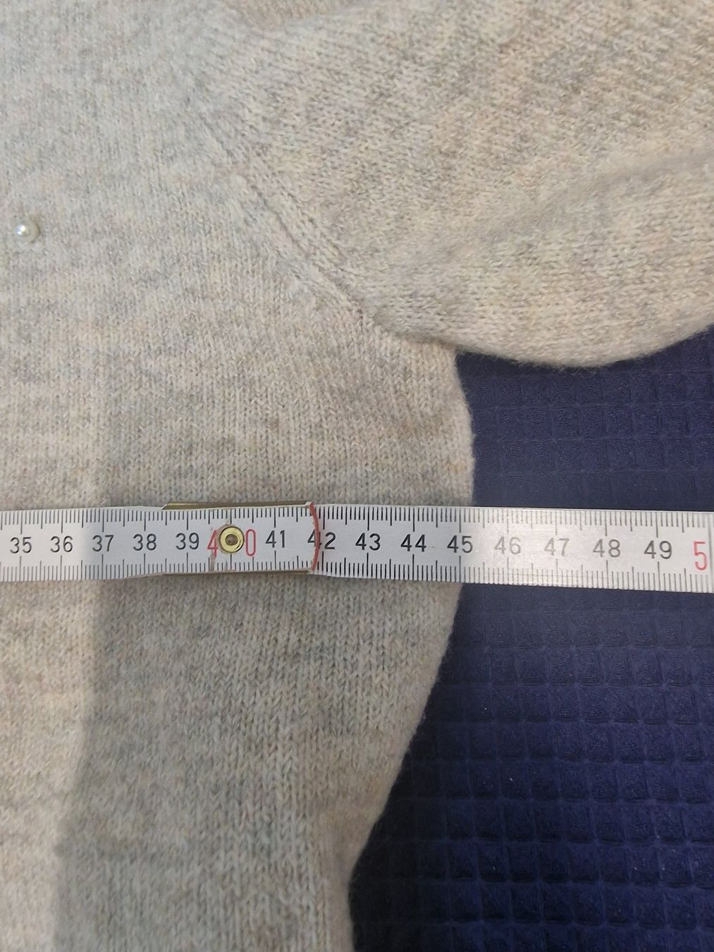Maglioni & Felpe: Pullover beige mit Perlen Gr M top Zustand – Usato da Meierskappel venduto da HeartWear 2