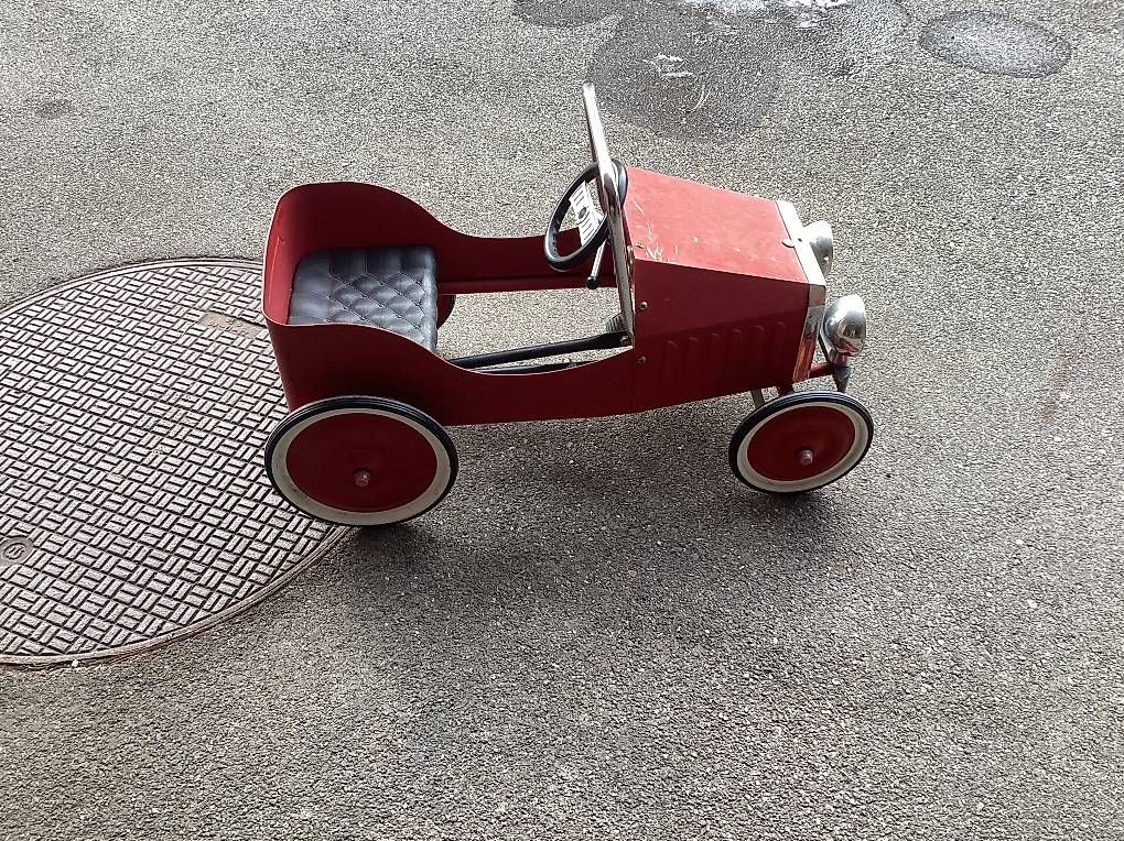 Veicoli per bambini: Réplique ancienne voiture à pédales – Usato da Corsier sur vevey venduto da Hitu 4