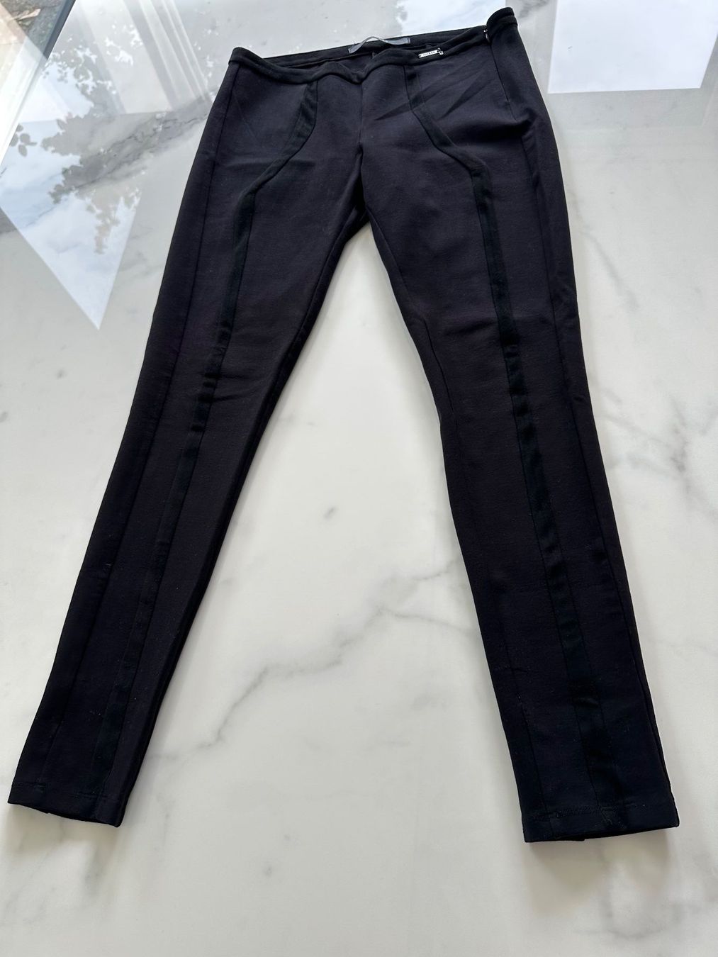 Guess Pantalons: Guess Damen Hose Gr. S – D'occasion à Lausen par Swissart123