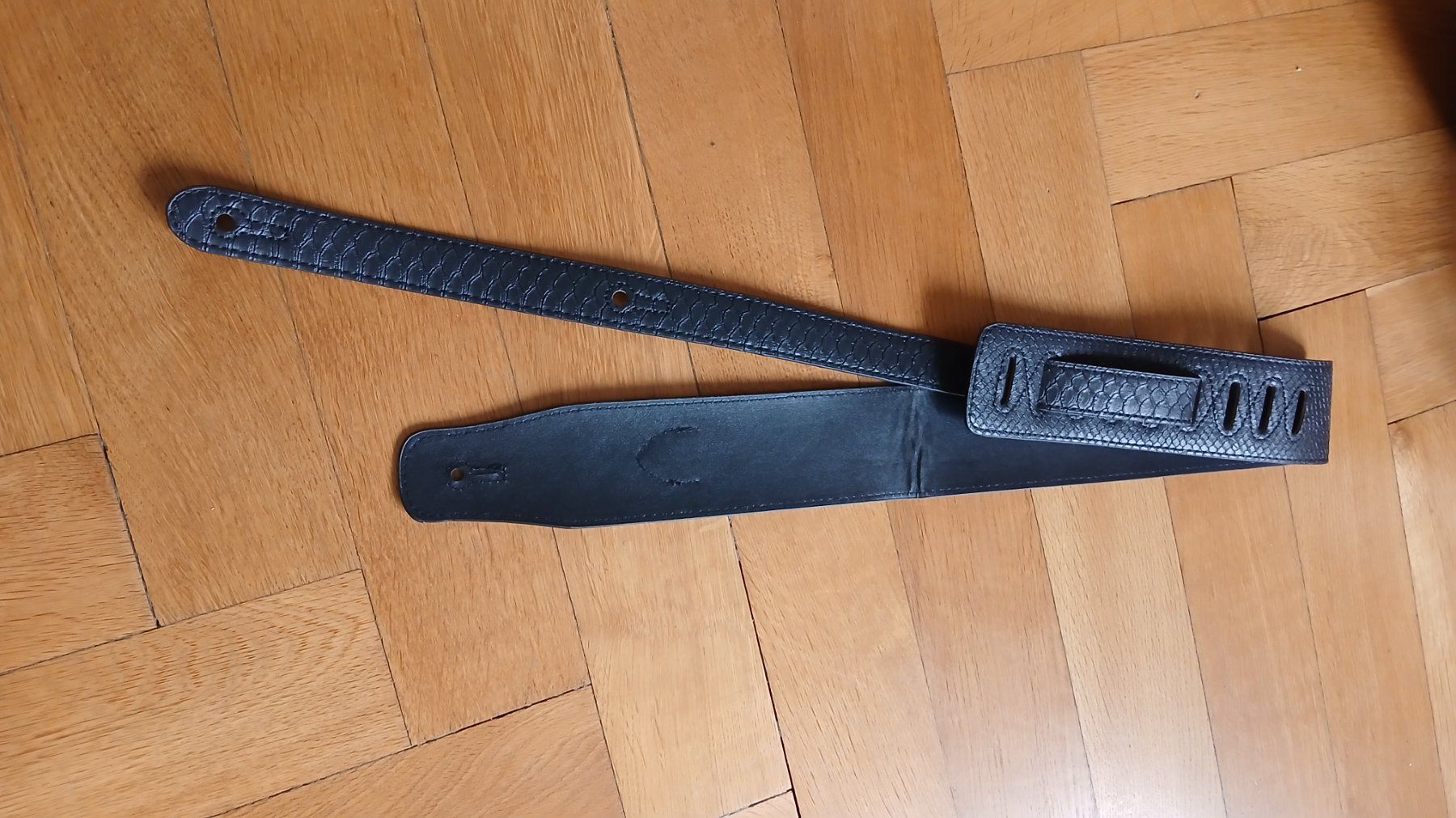 Strumenti musicali: Gitarrengurt – Usato da Basel venduto da Bingelito 3