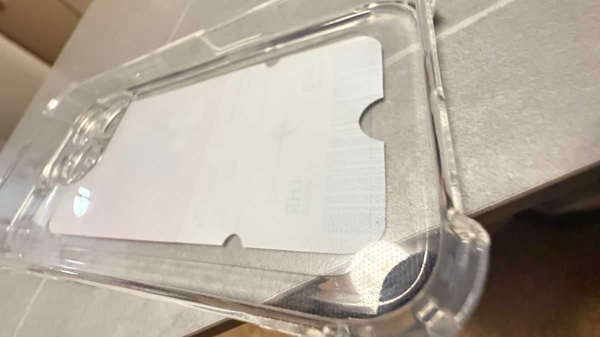Covers & Schutzfolien: iPhone 16 Pro Hülle Mickey Mouse London Ticket – Neu (gemäss Beschreibung) aus Zürich von Krikri21 2
