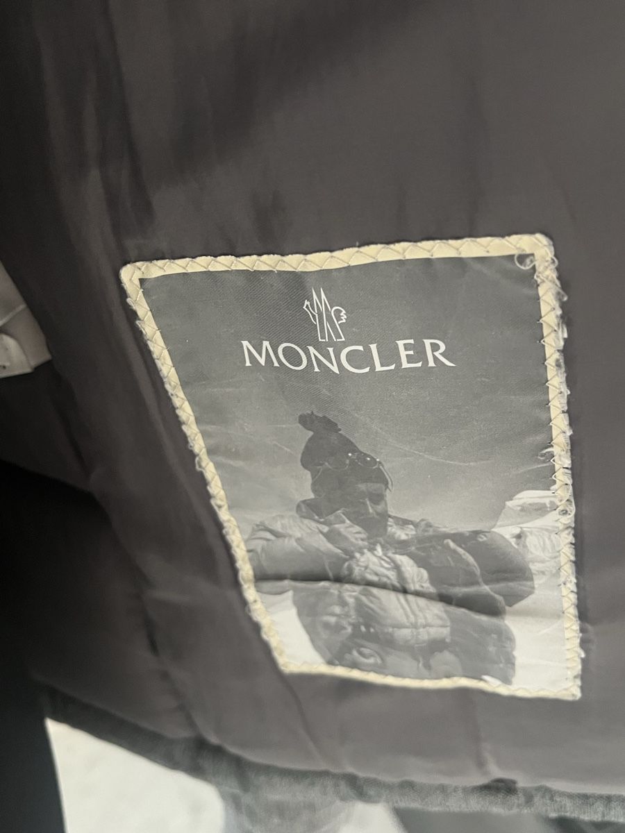 Moncler Giacche: Moncler Jacke. Daunen. Grau. – Usato da Bösingen venduto da riedom01 2