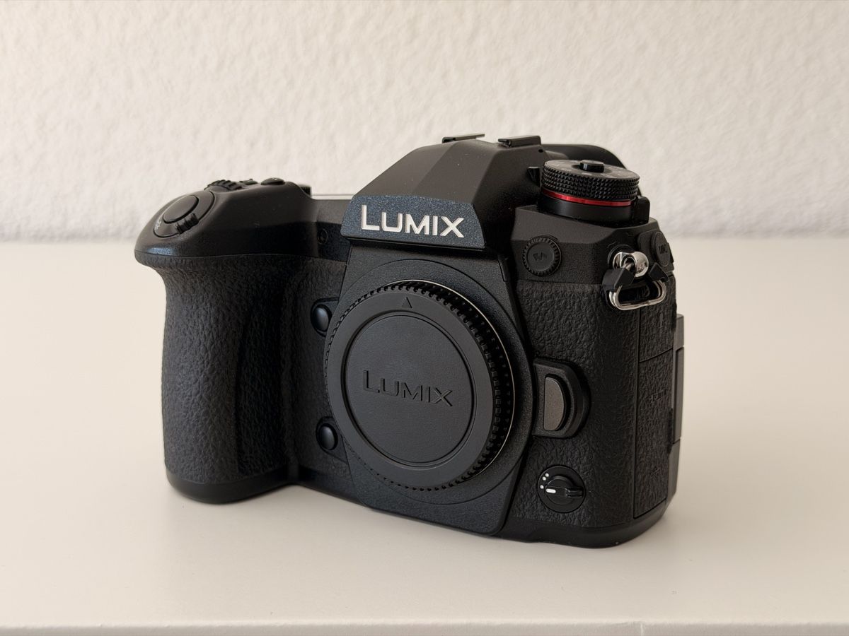 Panasonic Fotocamera: Panasonic Lumix G9 und Blitz – Usato da Flawil venduto da TruncateQuasar