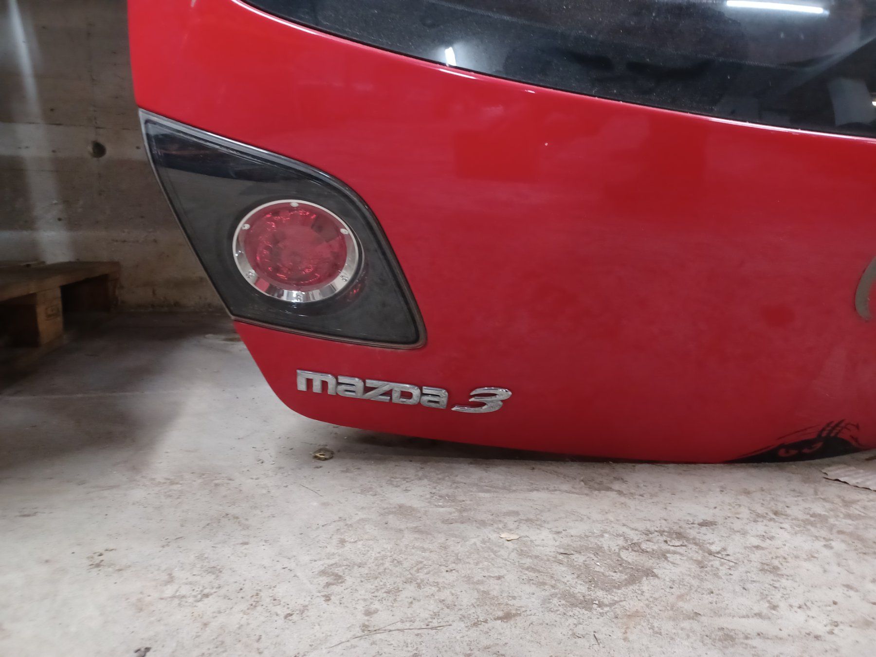 Mazda Tutti pezzi di ricambio auto: 4 Türen und Heckklappe Mazda 3 Rot – Usato da Oberhelfenschwil venduto da Whoopie1974 2