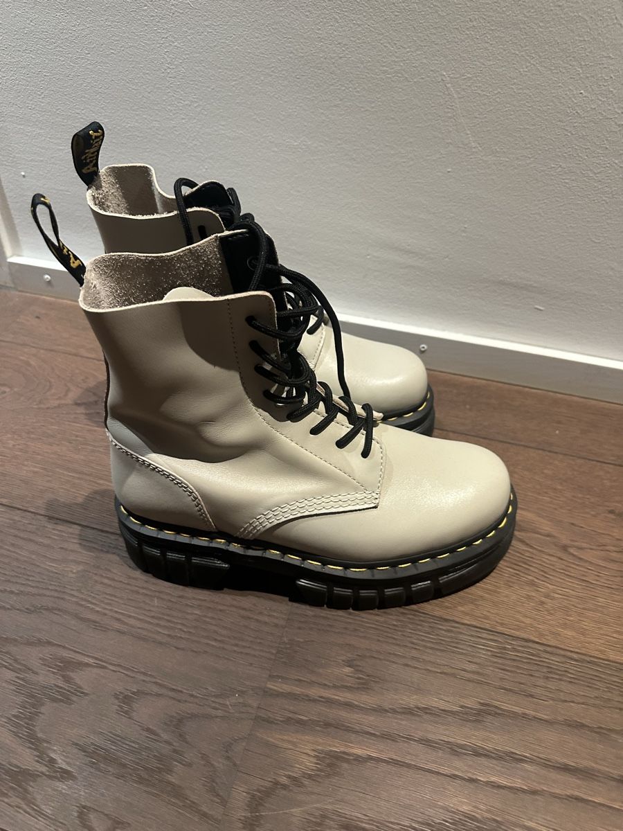 Dr. Martens Chaussures femmes: Dr. Martens Original Gr. 41 neu – Neuf (Voir description) à Diepoldsau par Soleil0425 2