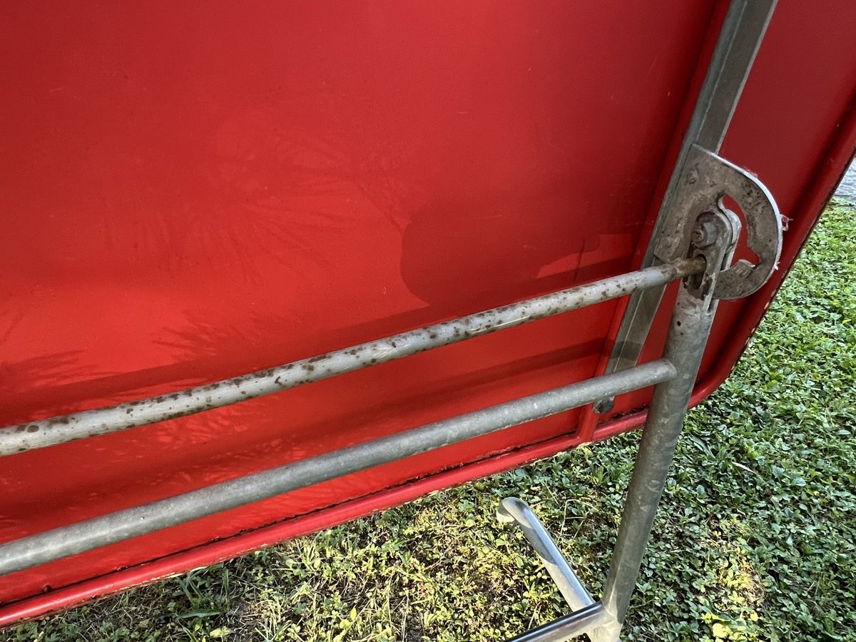 Tavoli: roter Metall Gartentisch – Usato da Zürich venduto da bernhard.jaeggi 3