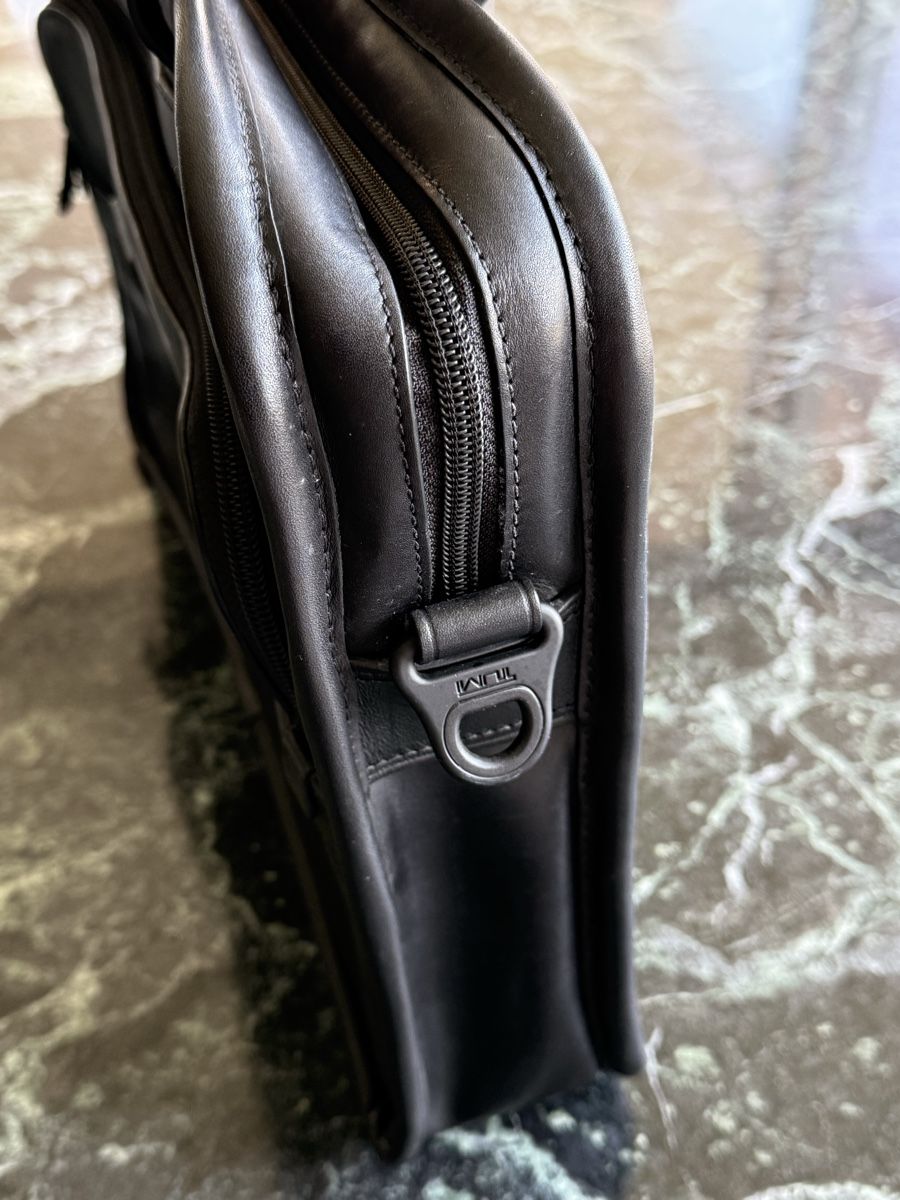 Tumi Valigie & Borse: Tumi Leather Briefcase - New – Nuovo (secondo la descrizione) da Sorengo venduto da Vreeswijk2 5