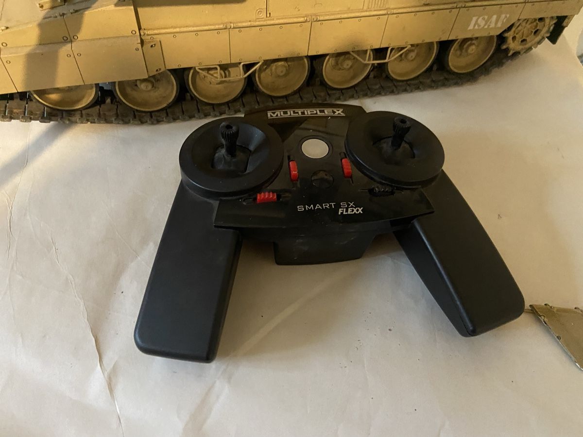 Tamiya Modellismo RC: RC Panzer Leopard 2A6 Tamiya – Usato da Zofingen venduto da melifedi 3