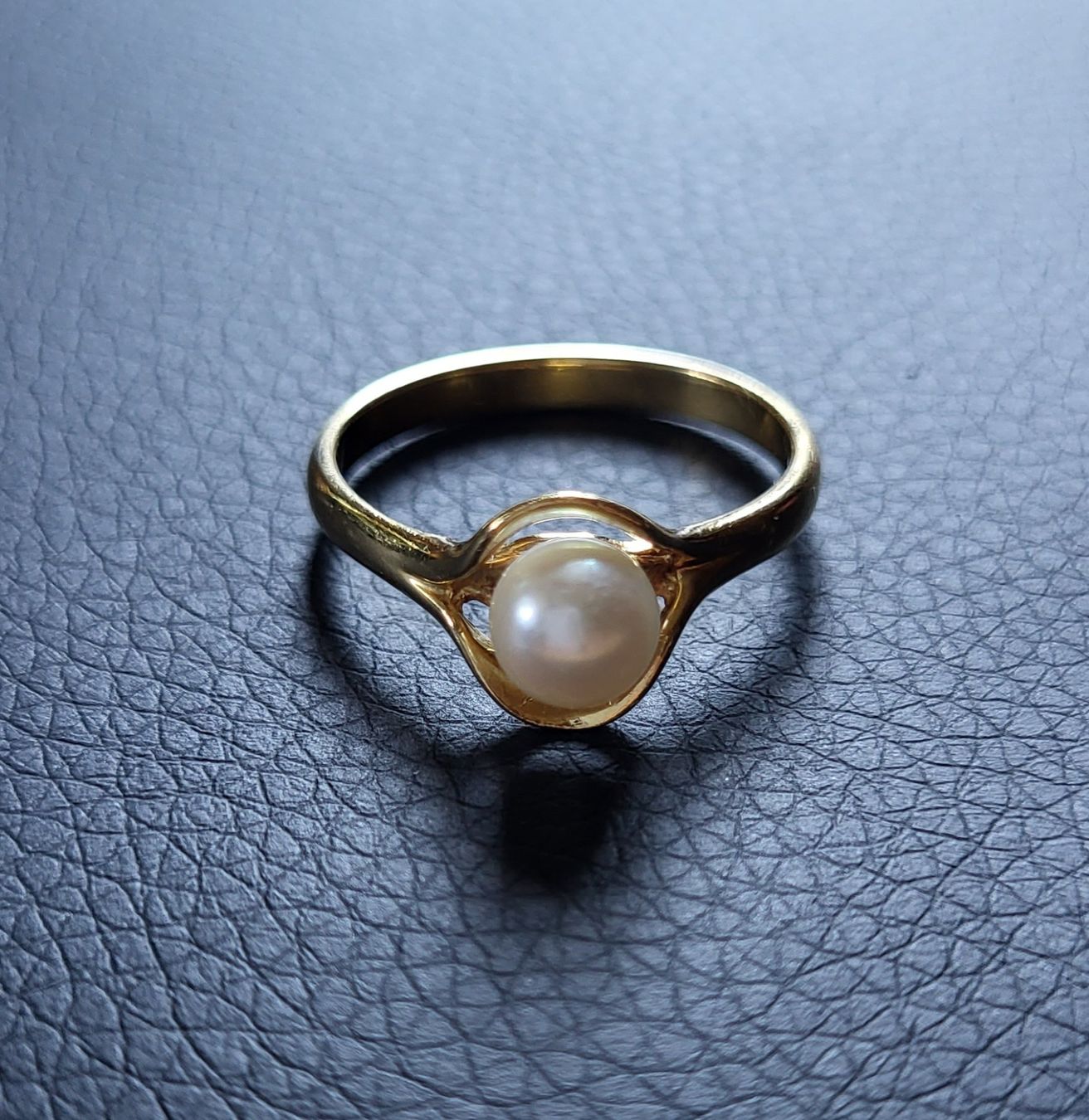 Ringe: 18 Karat 750 Gold Ring Mit Perle – Gebraucht aus Wald ZH von Dasilver