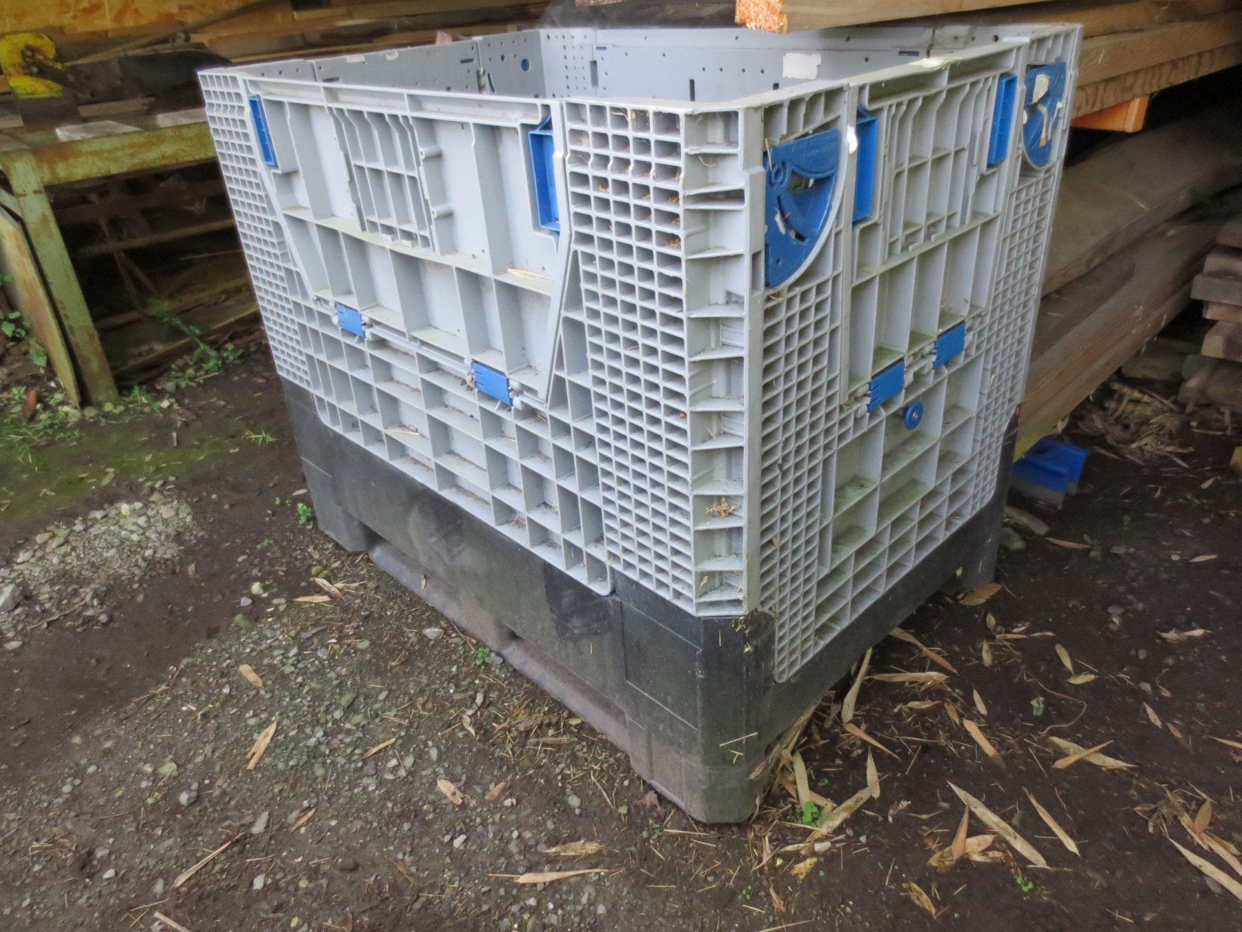 Pallets: Paletten Box mit Türen – Usato da Melchtal venduto da TheSachs