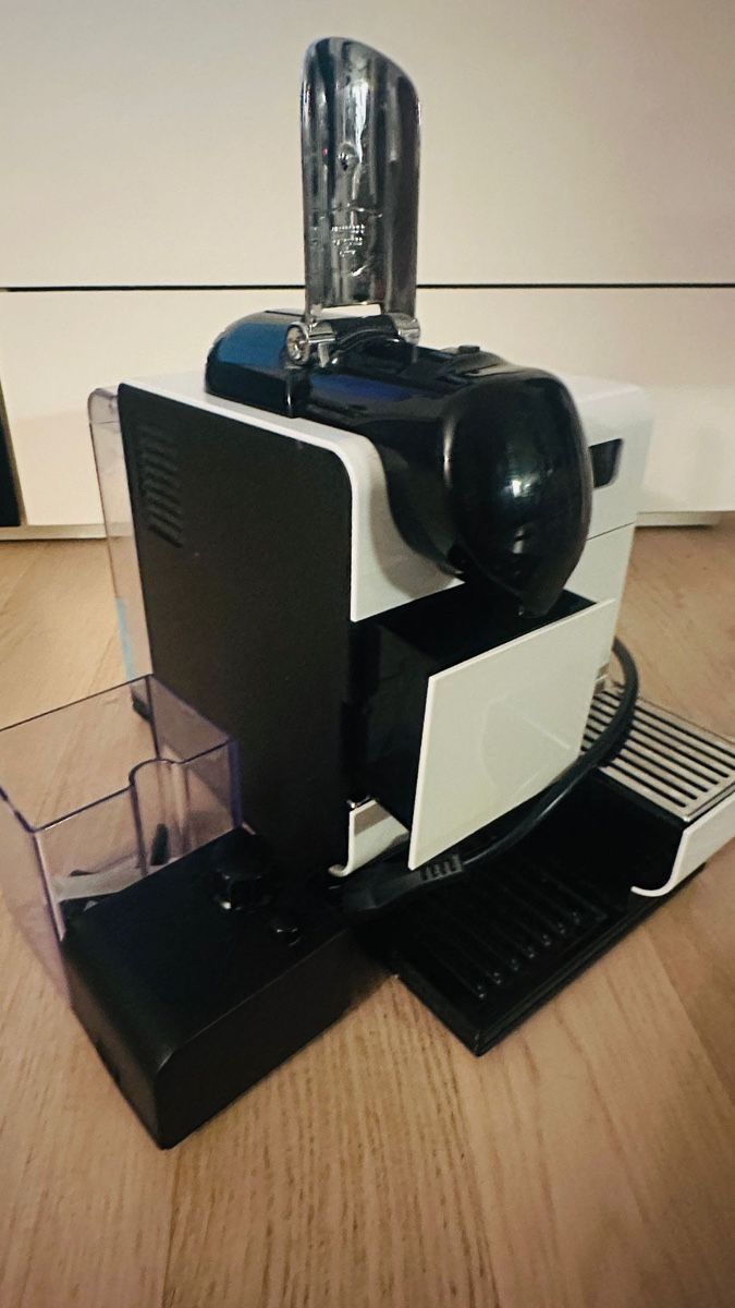 Nespresso Machines à café & Machines à expresso: Nespresso Essenza Mini coffee machine white – D'occasion à Adliswil par Yoko2014 1