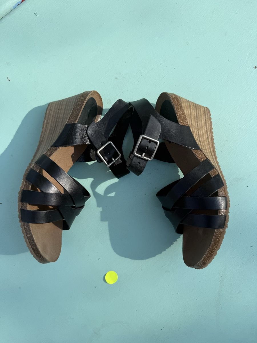 Kickers Scarpe da donna: Kickers Sandalen schwarz Grösse 39 Keilabsatz Leder – Usato da Maur venduto da Marie.5 2
