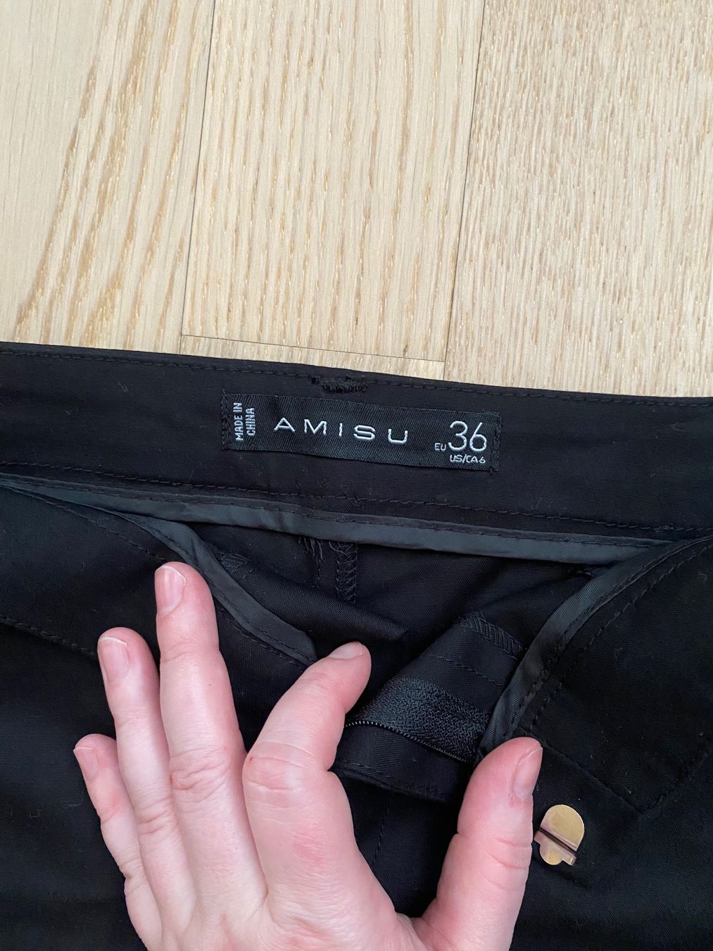 Pantaloni: Short noir élégant AMISU, taille 36 – Usato da Sion venduto da pur_m89d 1