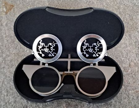 Sonnenbrille-Alexander Hi-Tek-Goth Retro&Hülle-80erVintage
