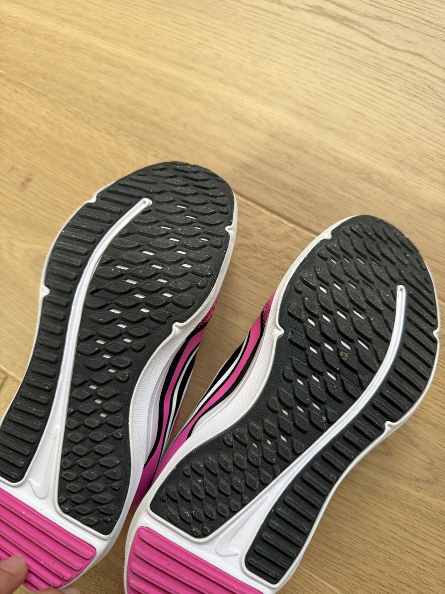 Nike Chaussures filles: Baskets Nike – Neuf (Voir description) à Saignelégier par dr.anonimus 2