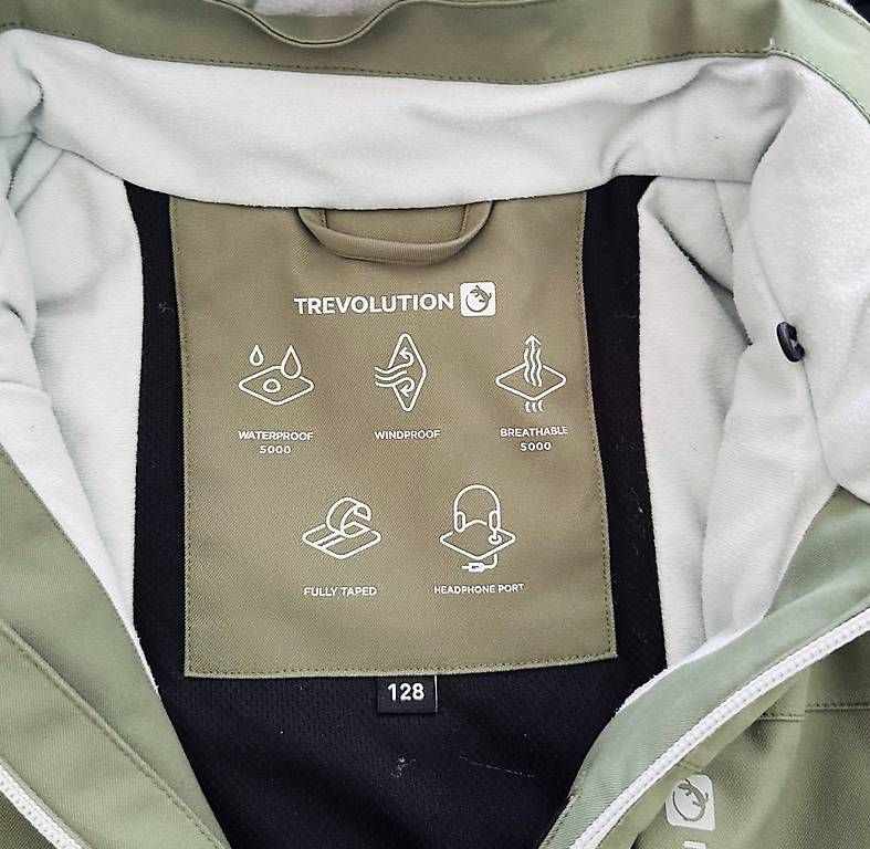 Jacken & Mäntel: Trevolution Ski-Snowboard Jacke Gr. 128 – Gebraucht aus Egg b. Zürich von andreag85