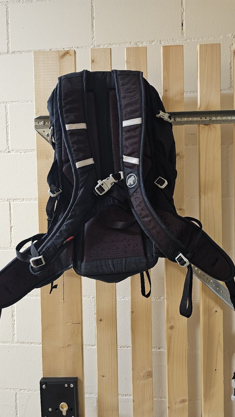 Mammut Sacs à dos: Mammut Rucksack schwarz mit Trinksystem gebraucht – Neuf (Voir description) à Rothenburg par Roeschu80 2