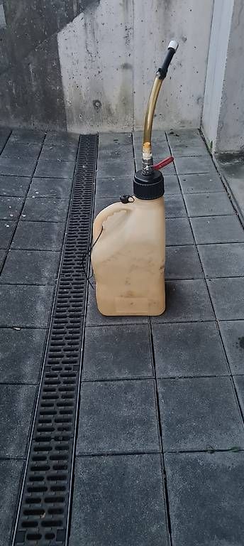 Bidons d’essence: Benzin Kanister – D'occasion à Horgen par Cule19 1